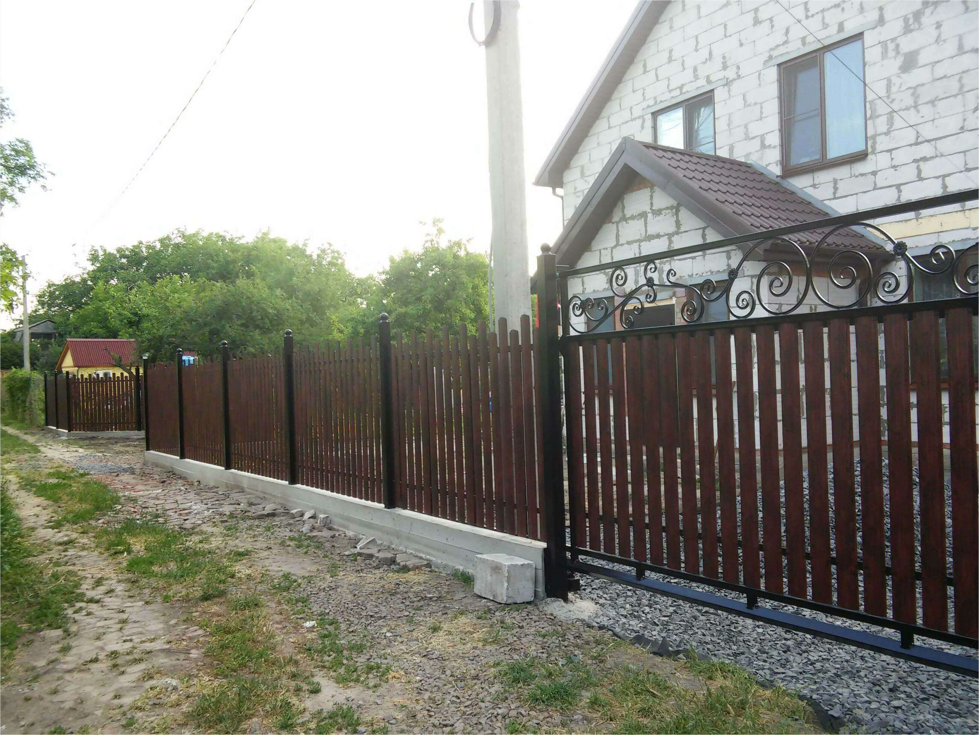 Забор из штакетника 90м фото1 в Сыктывкаре