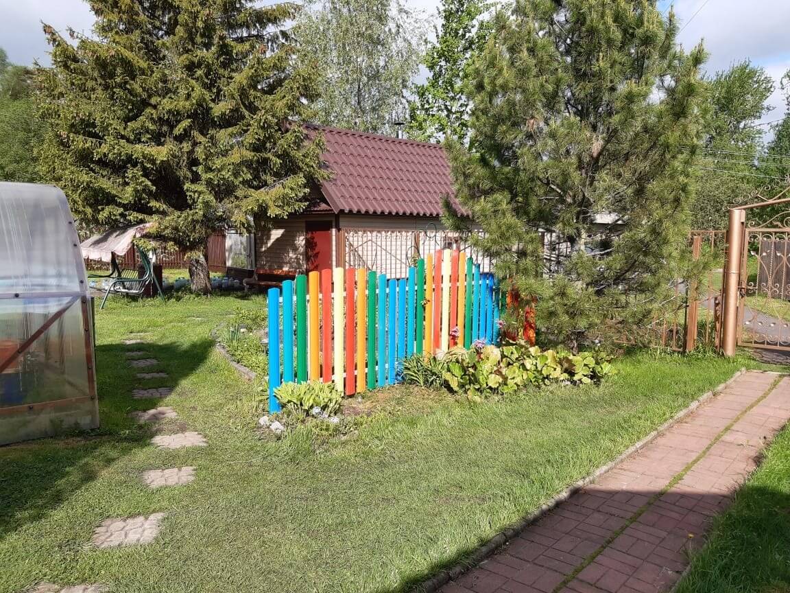 забор из разноцветного штакетника односторонний фото2 в Сыктывкаре
