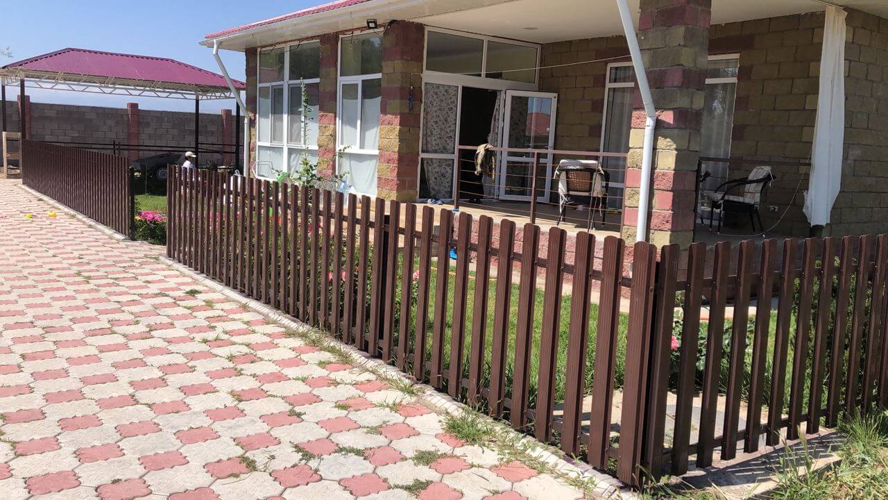 забор из штакетника шоколад фото1 в Сыктывкаре