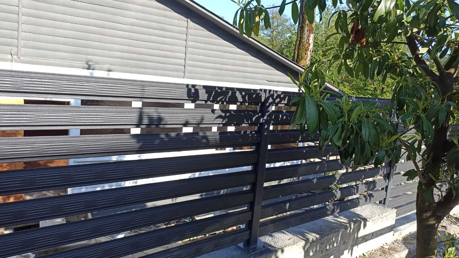 Забор из штакетника 90м RAL7024/7024 Серый Графит фото7 в Сыктывкаре