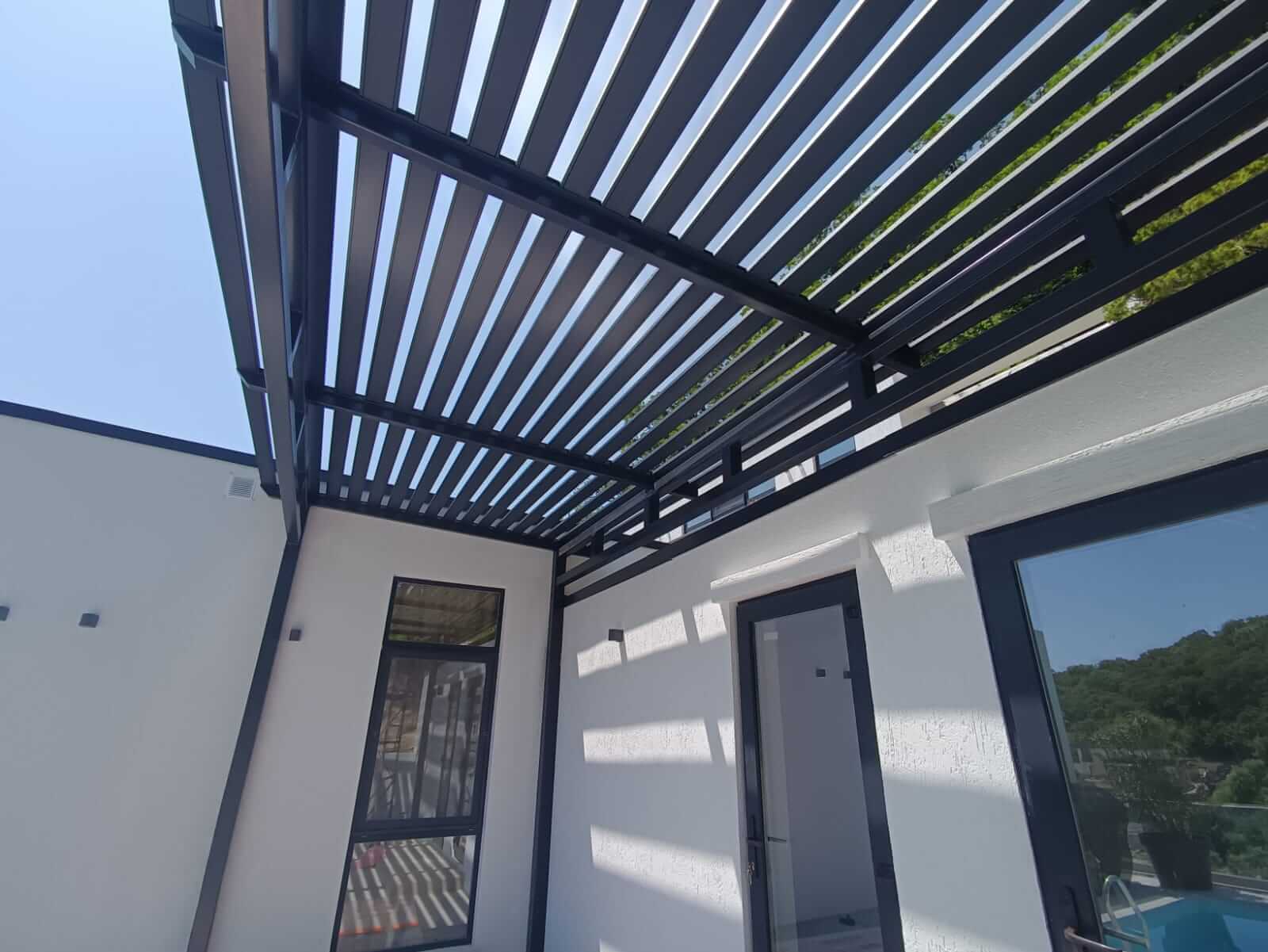 пергола из металлического планкена RAL7024 серый графит фото4 в Сыктывкаре