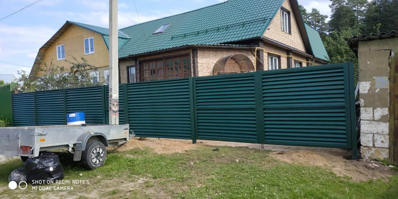 Забор-жалюзи с ламелями еврожалюзи ral6005/6005 Зеленый Мох 2-х сторонний фото1 в Сыктывкаре