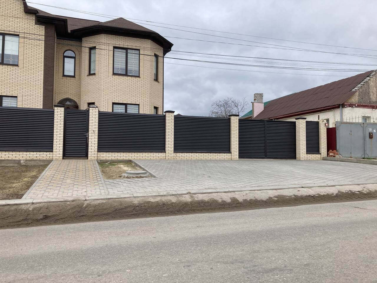 Забор с ламелями Еврожалюзи RAL8019/8019 темный Шоколад МАТТЕ фото3 в Сыктывкаре