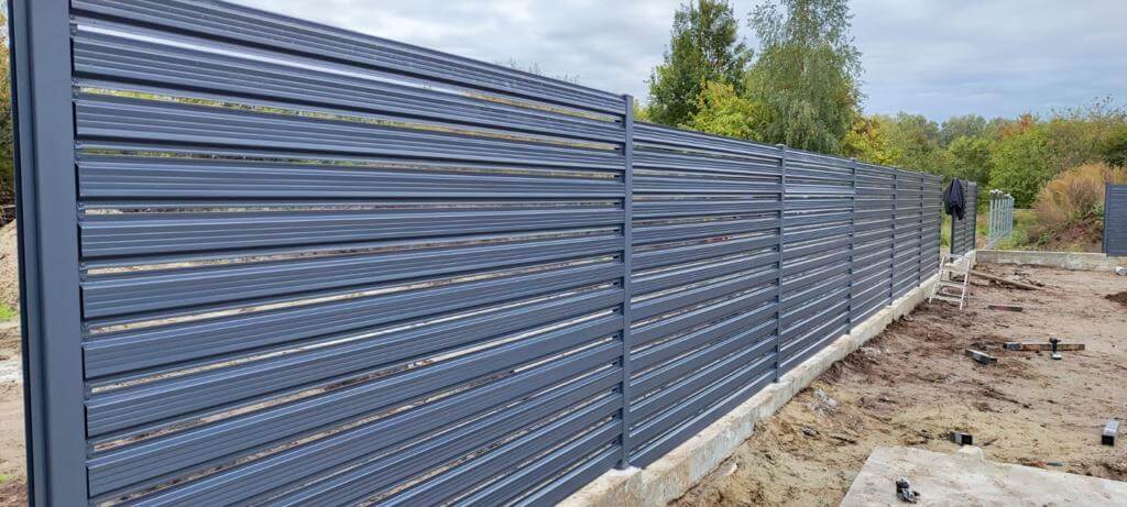 забор из штакетника ral7024/7024 серый графит двусторонний фото8 в Сыктывкаре