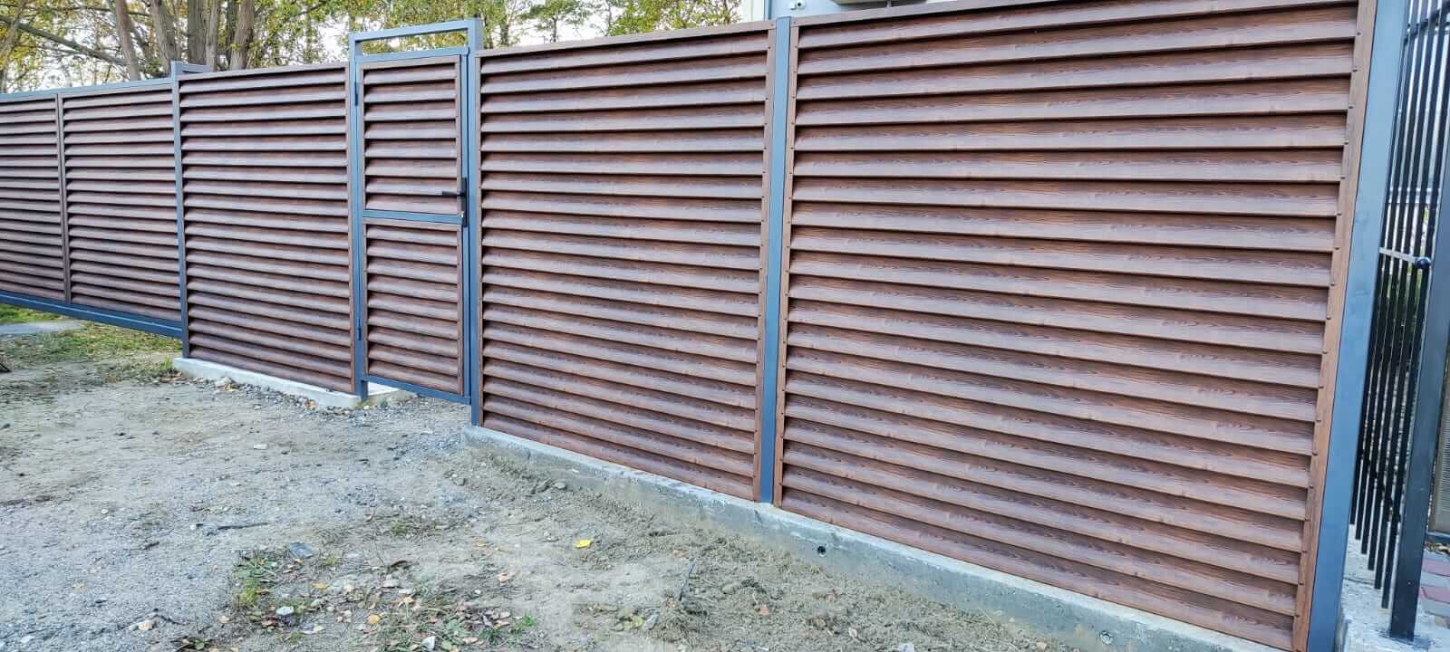 забор-жалюзи с ламелями еврожалюзи printech каштан фото1 в Сыктывкаре