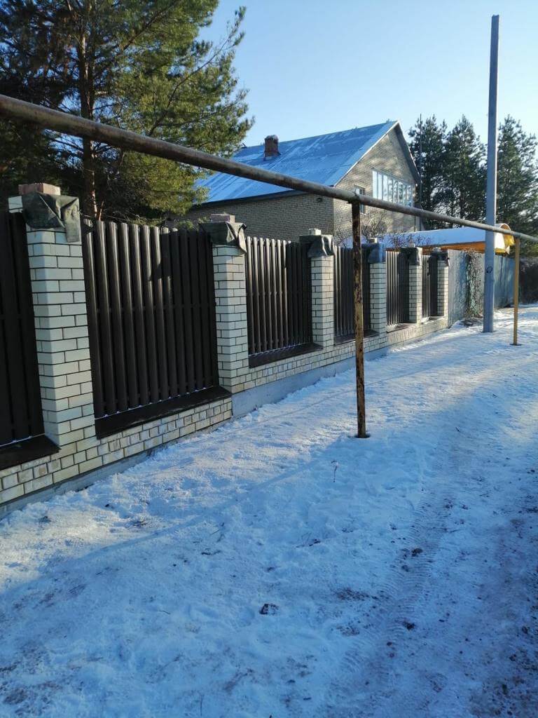 Забор из штакетника RAL8017 Шоколад в Сыктывкаре