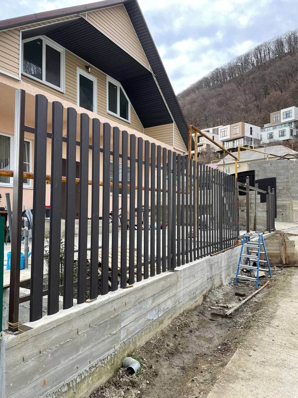 Забор из штакетника 35м RAL8019 Темный Шоколад МАТТЕ в Сыктывкаре