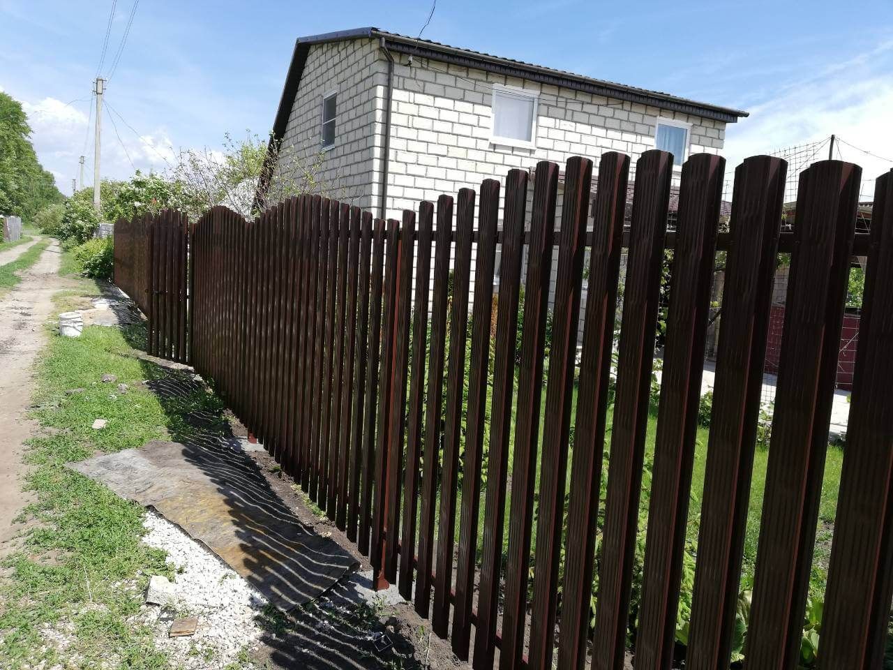 Забор из евроштакетника Плетенка 19м RAL8017 Шоколад в Сыктывкаре
