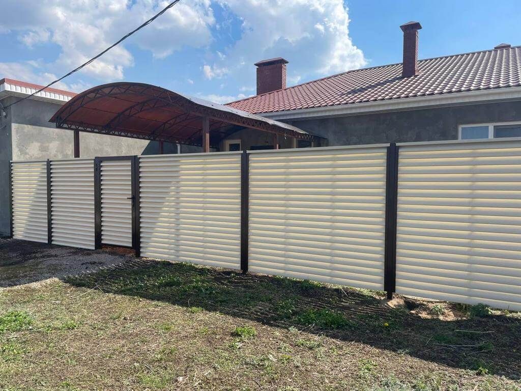 Забор из ламелей Еврожалюзи 25м RAL1015/1015 Слоновая Кость двусторонний фото 5 в Сыктывкаре