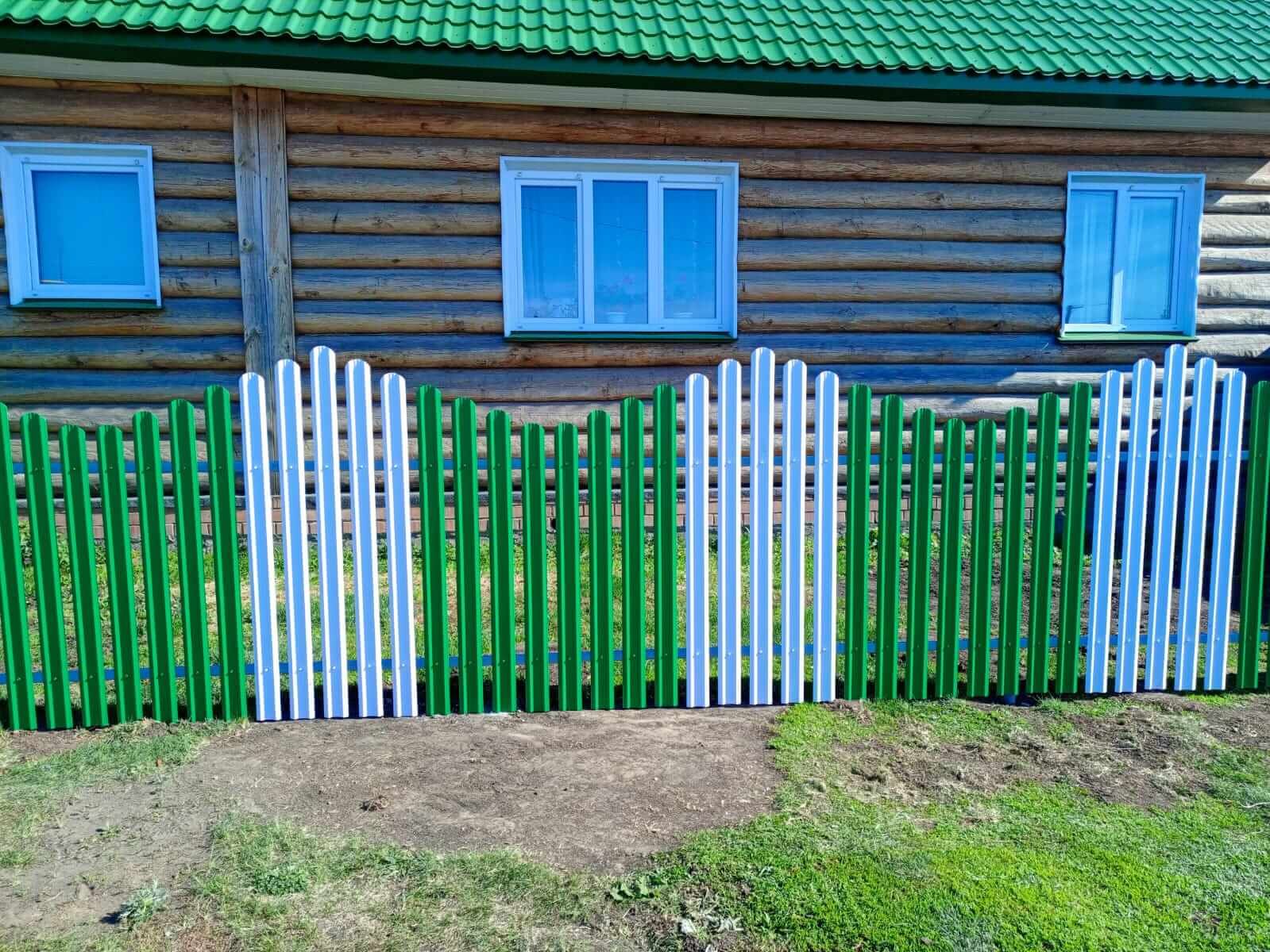 Забор из штакетника 18м в двух цветах RAL9003 Белый + RAL6029 Зеленая Мята в Сыктывкаре