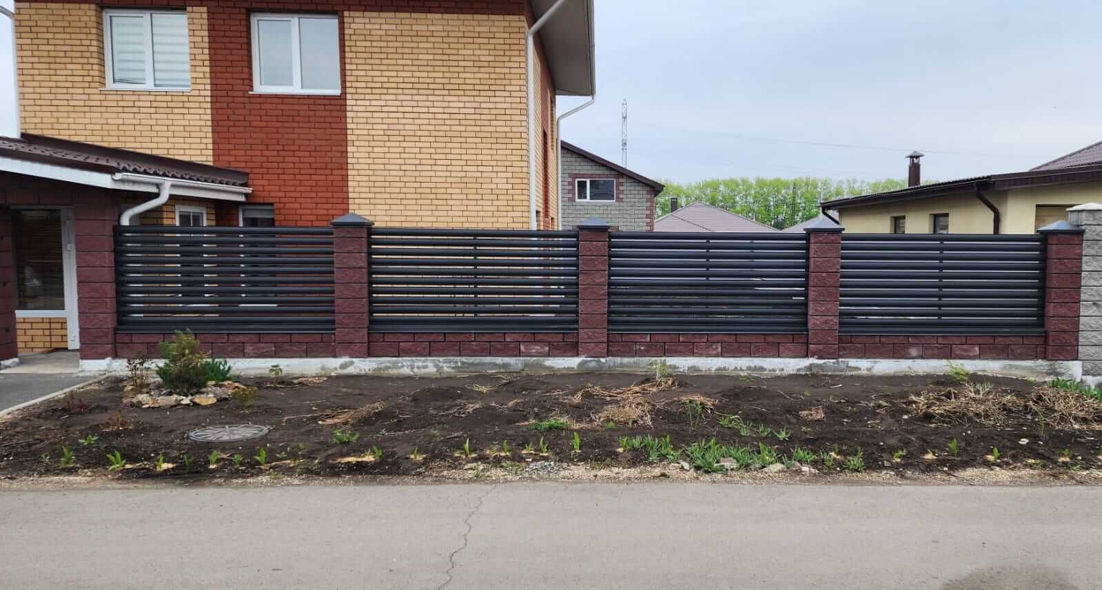 Забор-ранчо из штакетника 21м RAL7024/7024 Серый Графит МАТТЕ фото 8 в Сыктывкаре