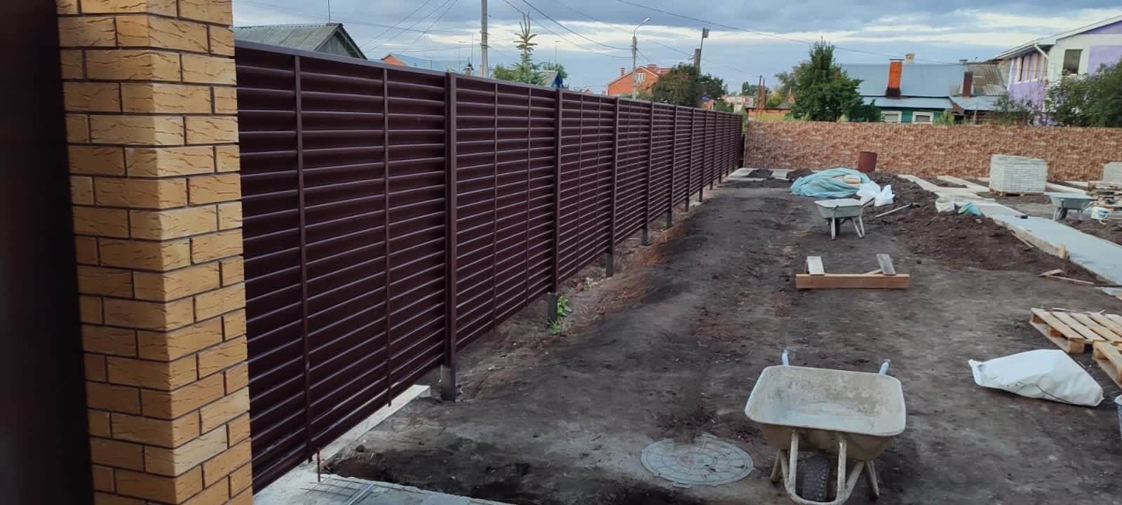 Забор из ламелей еврожалюзи 19м RAL8017/8017 Шоколад двусторонний фото 1 в Сыктывкаре