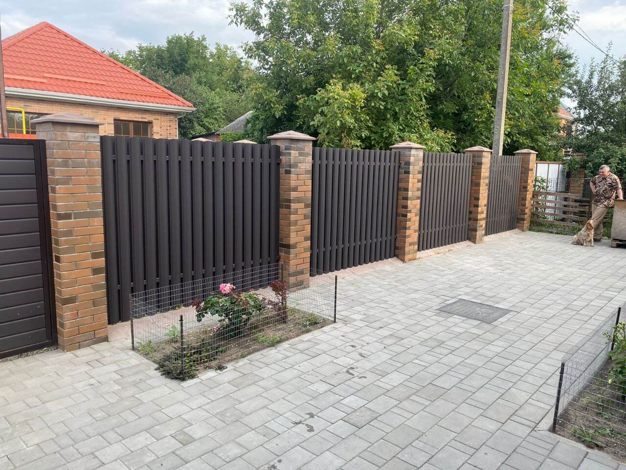 Забор из штакетника полукруглого 22м RAL8019 Темный Шоколад МАТТЕ фото 3 в Сыктывкаре