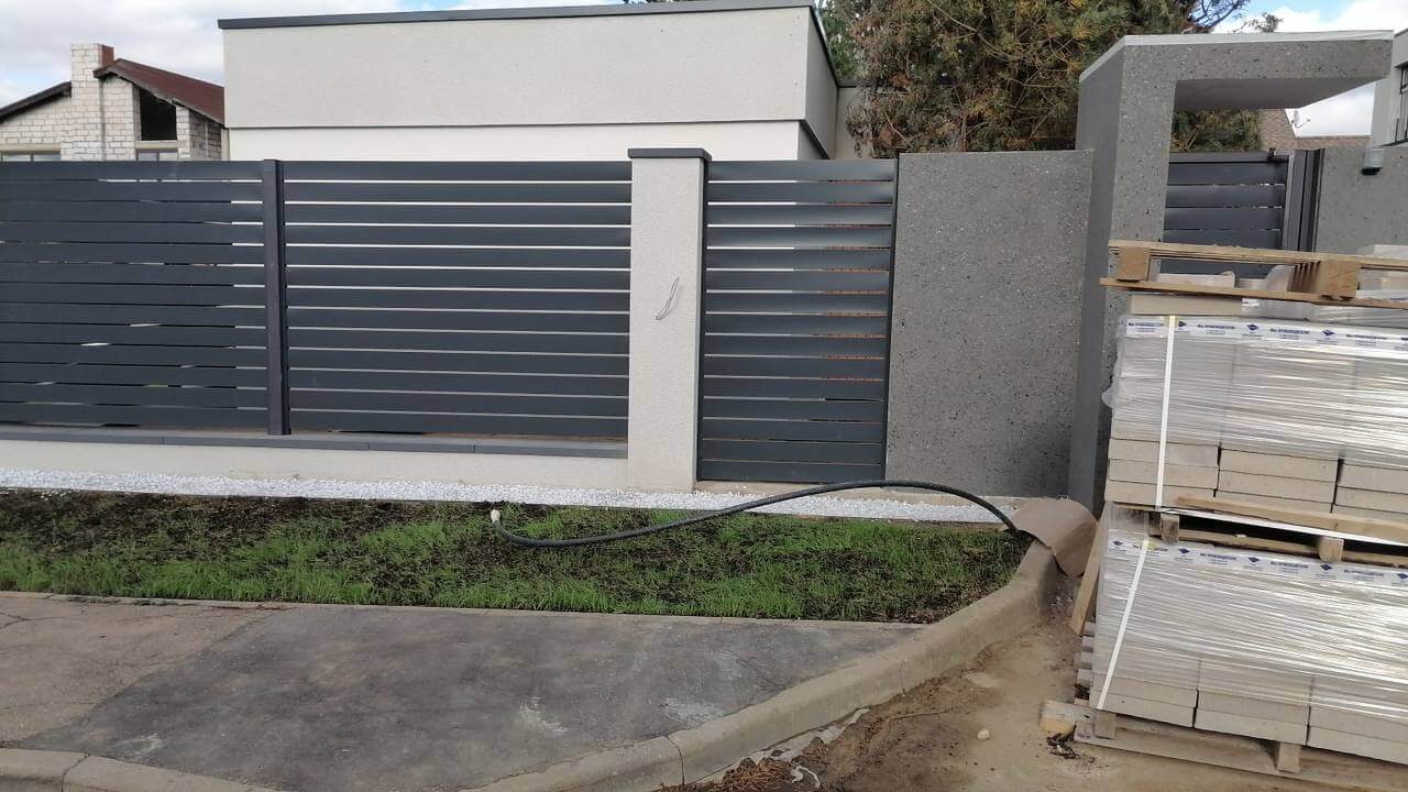 Забор-ранчо из металлопланкена 36м RAL7024 Серый Графит фото 8 в Сыктывкаре
