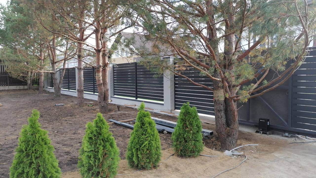 Забор-ранчо из металлопланкена 36м RAL7024 Серый Графит фото 6 в Сыктывкаре