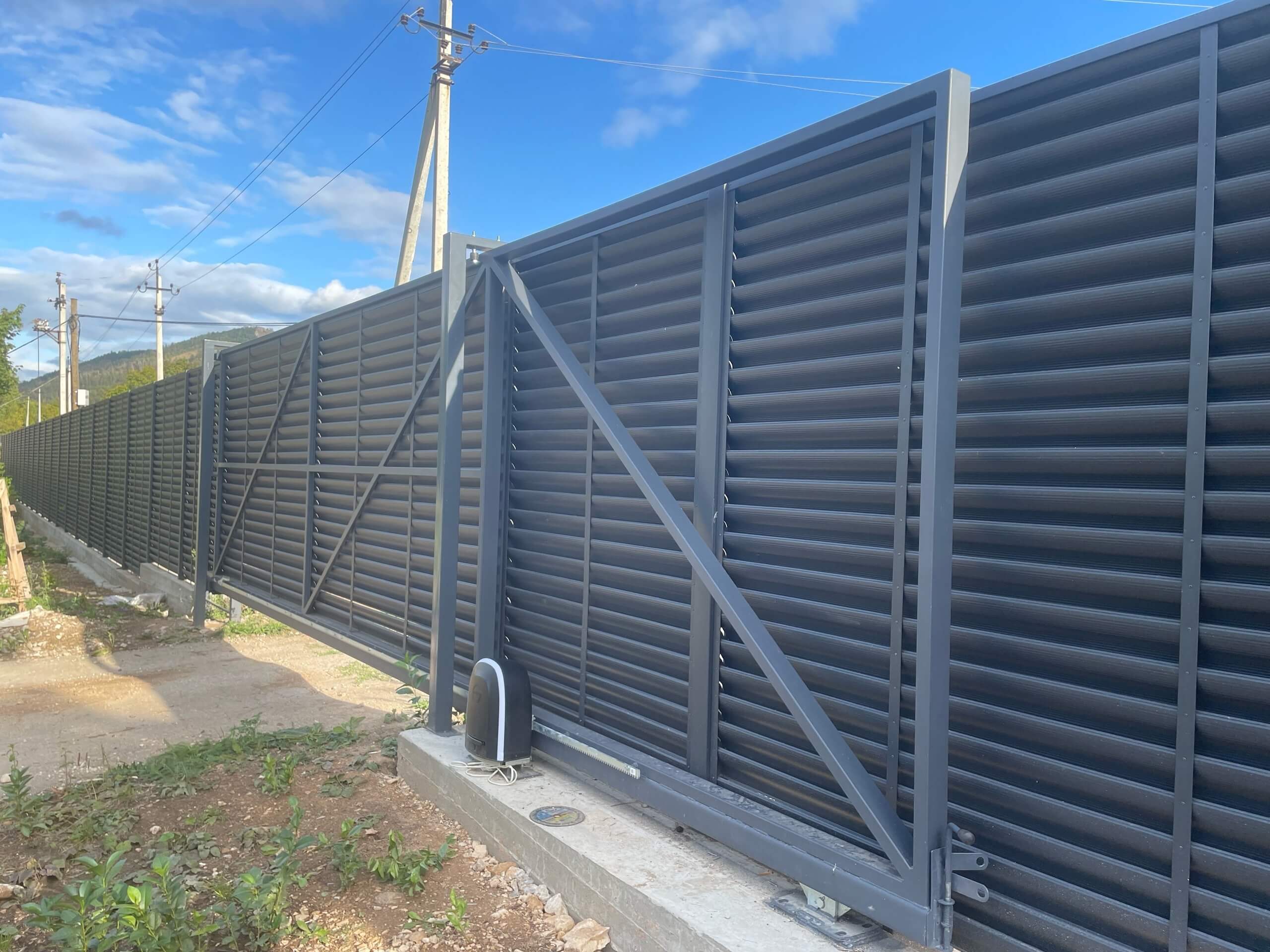 Забор-жалюзи из ламелей Еврожалюзи 250м RAL7024/7024 Серый Графит матовый фото 2 в Сыктывкаре