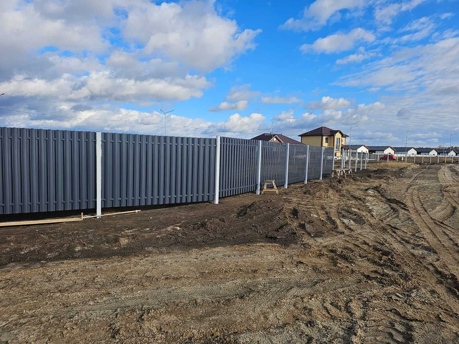 Забор из евроштакетника 234м RAL7024/7024 Серый Графит двусторонний фото 7 в Сыктывкаре