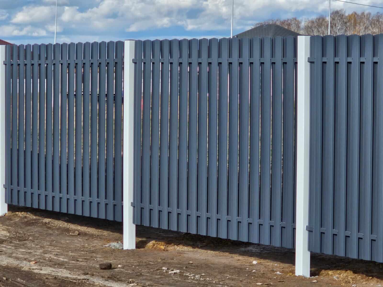 Забор из евроштакетника 234м RAL7024/7024 Серый Графит двусторонний фото 1 в Сыктывкаре