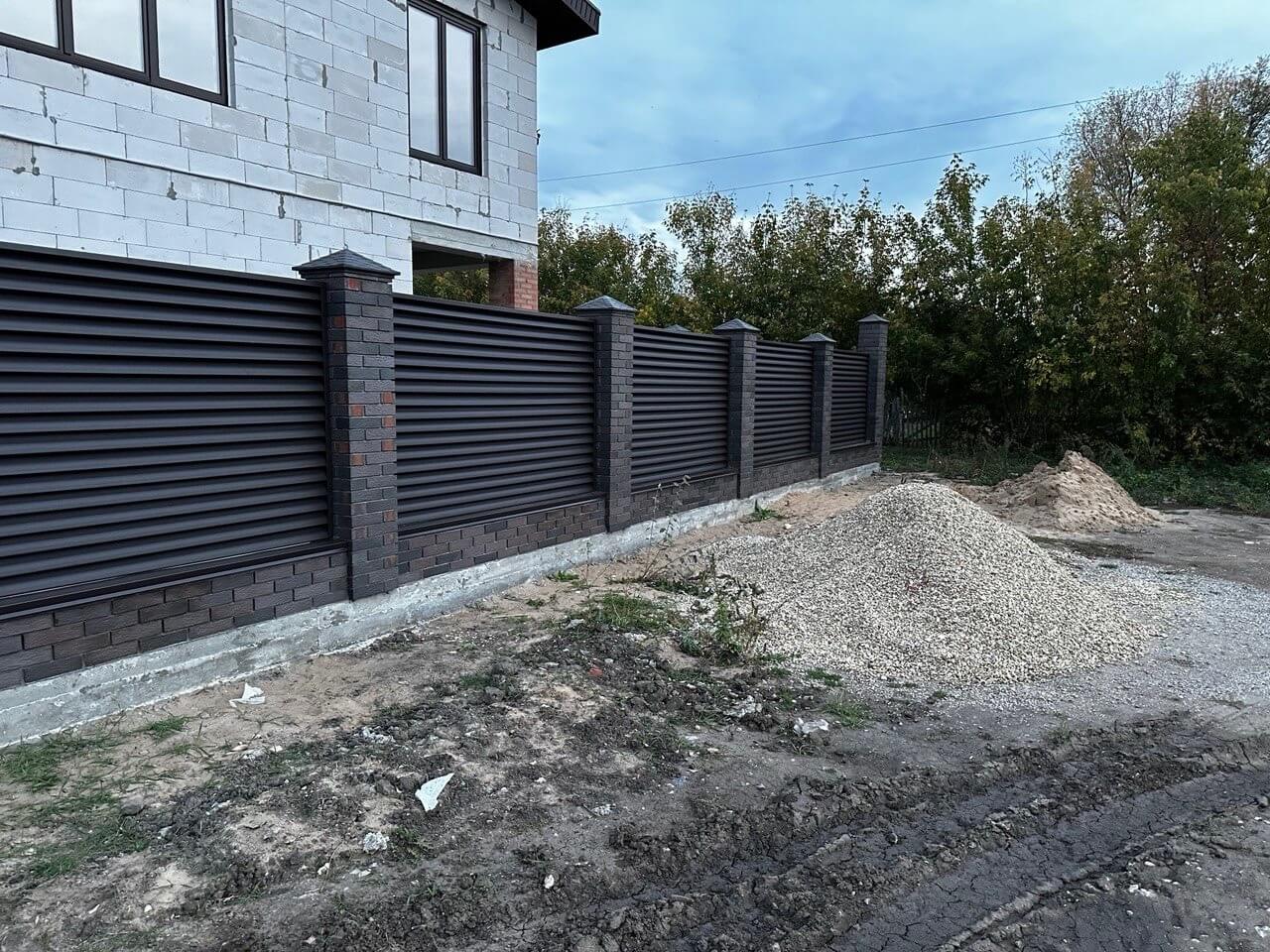 Забор из ламелей Еврожалюзи 38м RAL8019/8019 Темный Шоколад двусторонний MATTE фото 4 в Сыктывкаре