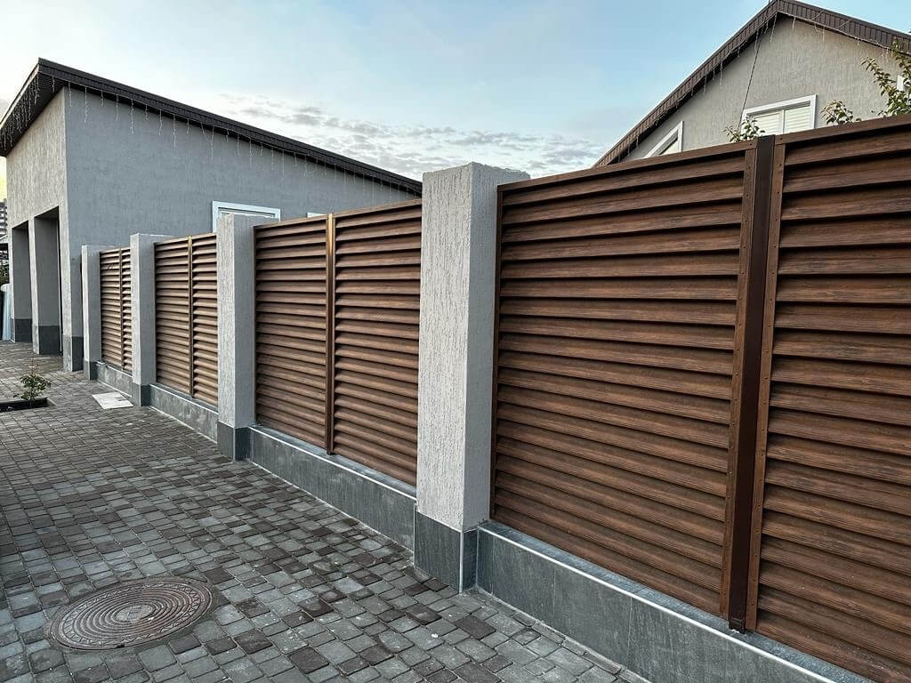 Забор-жалюзи из ламелей Еврожалюзи 23м Каштан Printech фото 2 в Сыктывкаре
