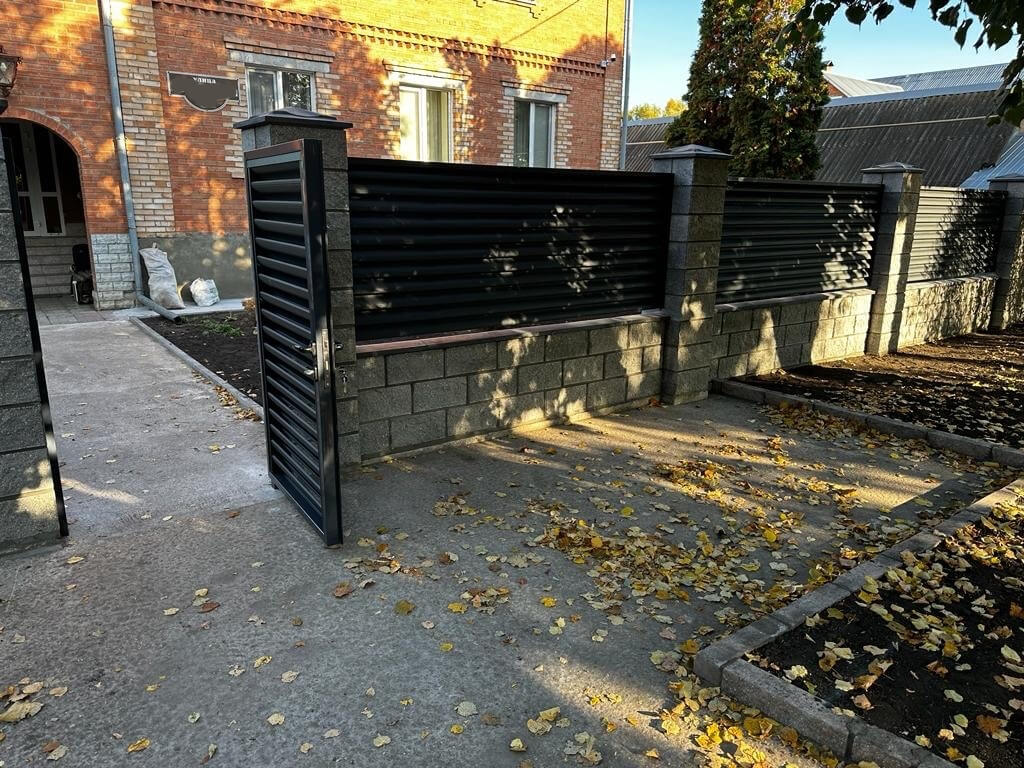 Забор-жалюзи 19м RAL7024/7024 Серый Графит двусторонний MATTE фото 5 в Сыктывкаре