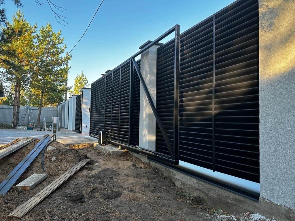 Забор-жалюзи 18м RAL9005/9005 Черный двухсторонний МАТТЕ фото 1 в Сыктывкаре