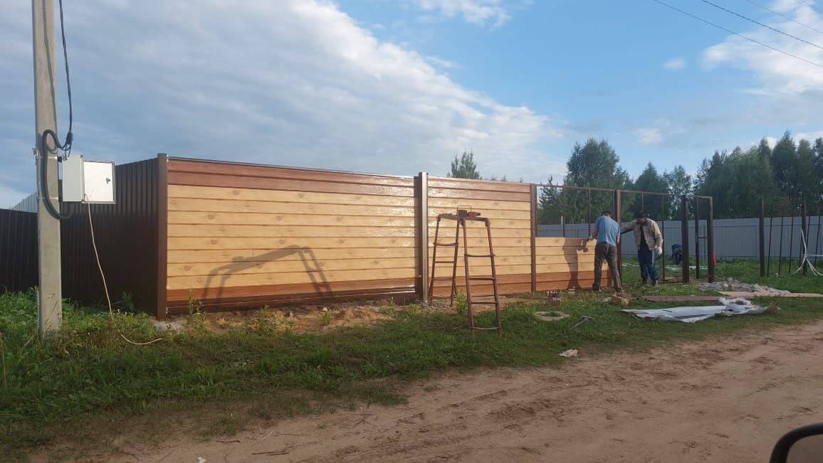 Забор из металлосайдинга Евро-Брус 34м Клен Светлый (SteelArt) + Темное Дерево (Printech) фото 1 в Сыктывкаре