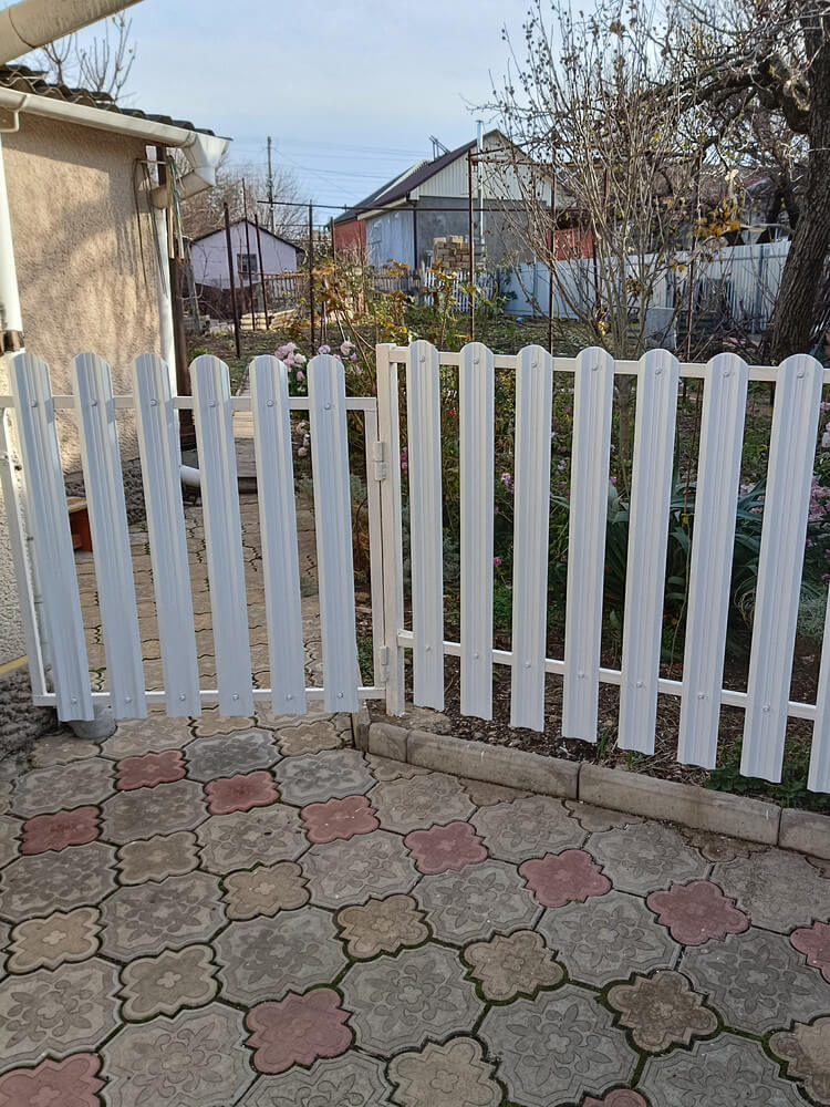 Заборчик из евроштакетника высотой 1м. RAL9003/9003 Белый двусторонний в Сыктывкаре