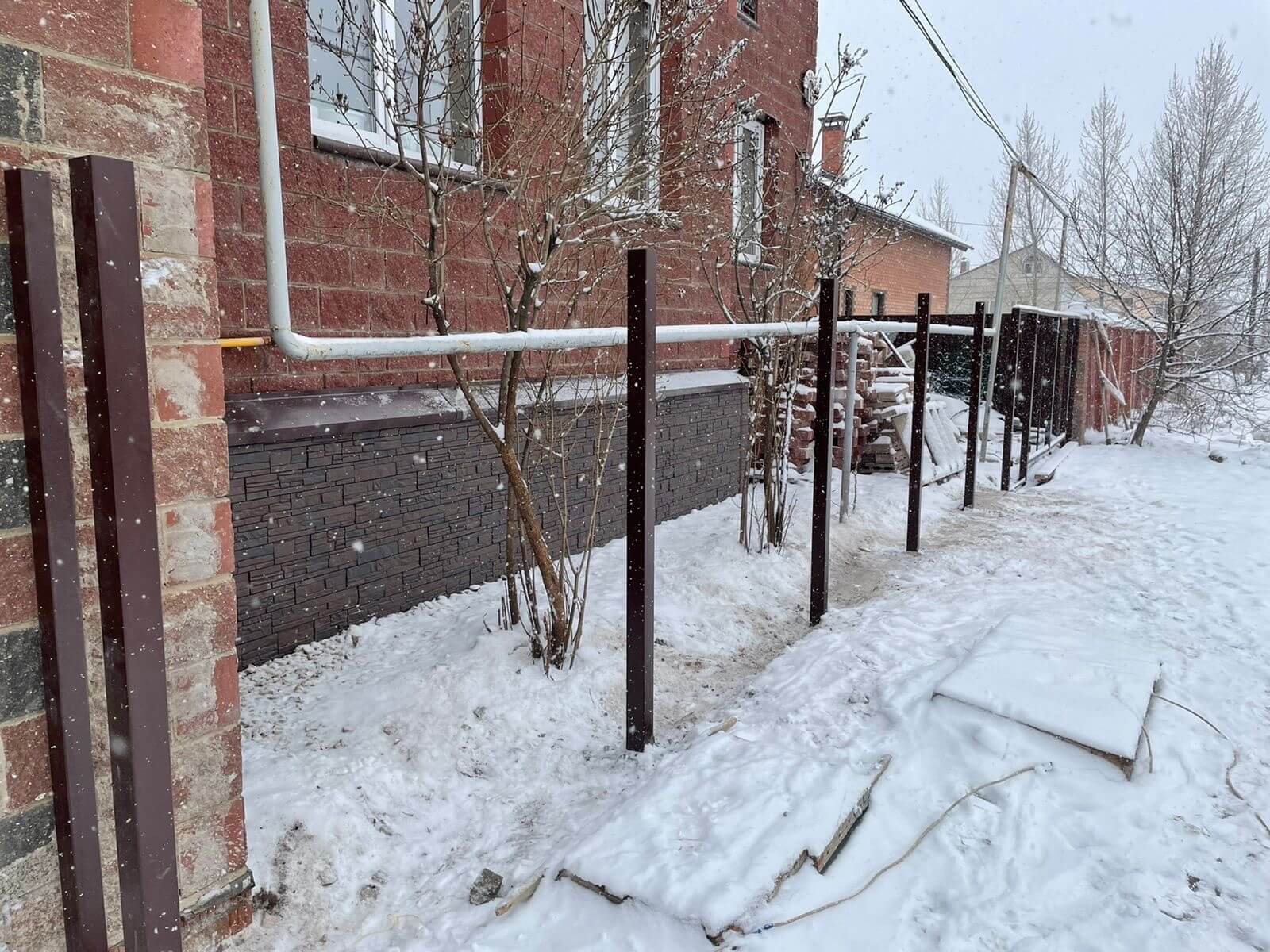 Забор из ламелей еврожалюзи 38м RAL8017/8017 Шоколад двусторонний фото 2 в Сыктывкаре