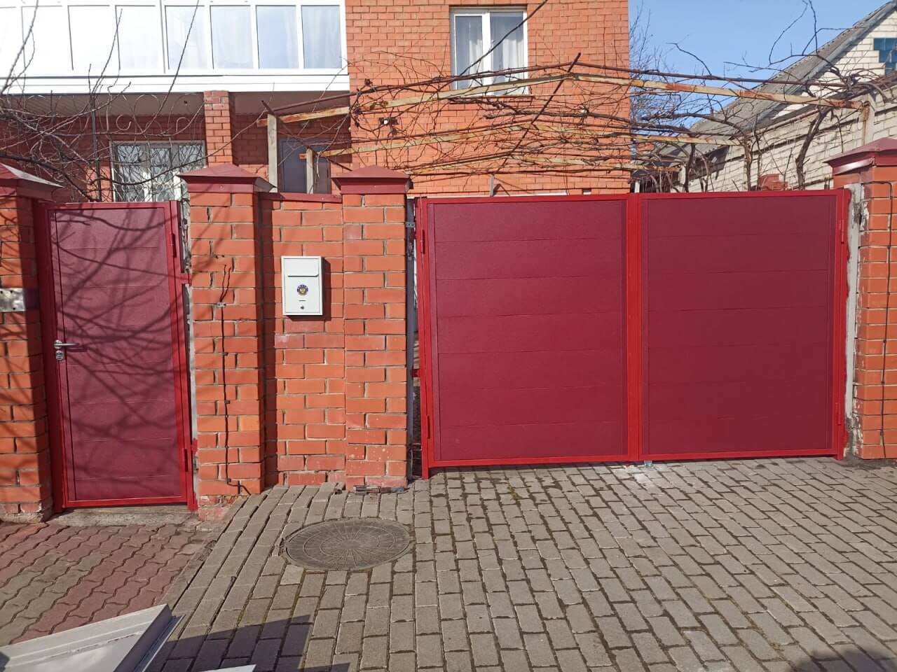 Ворота и калитка из металлопланкена 4м RAL3005 Красное Вино, Стальной Бархат в Сыктывкаре
