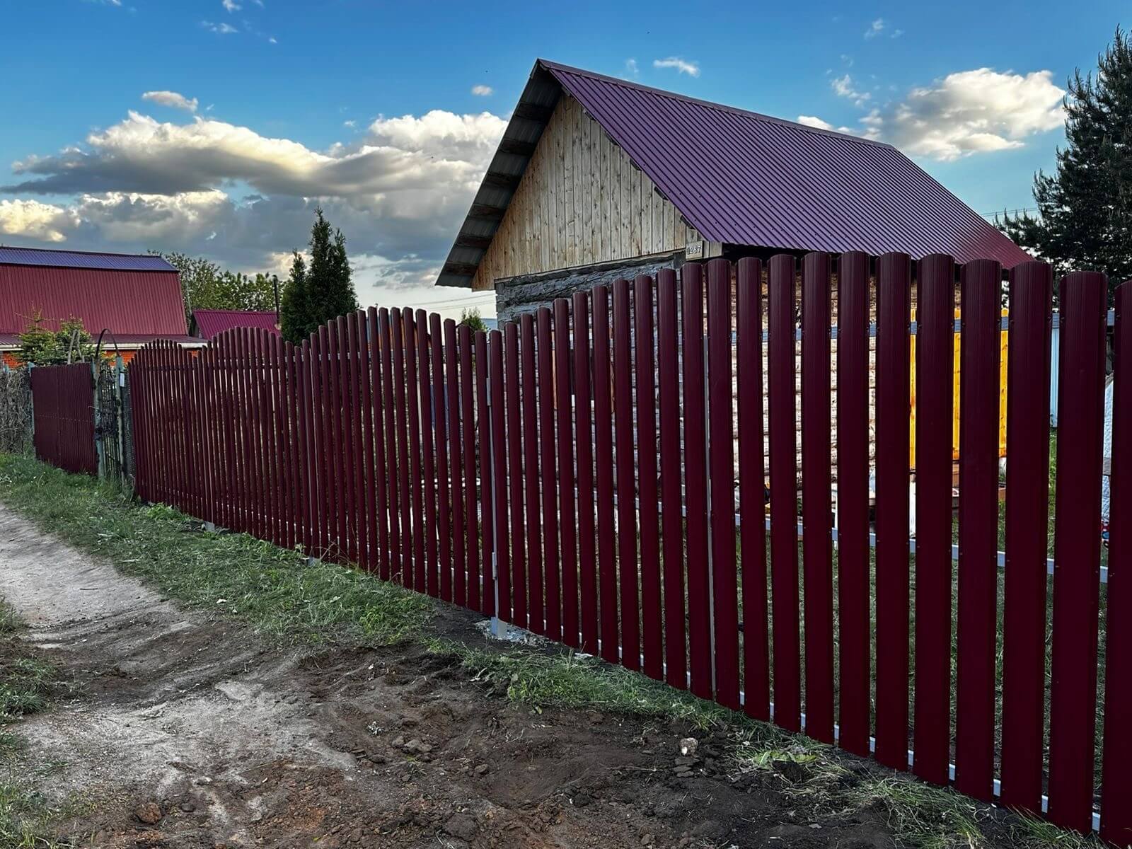 Забор из евроштакетника 28м RAL3005 Красное Вино фото 4 в Сыктывкаре
