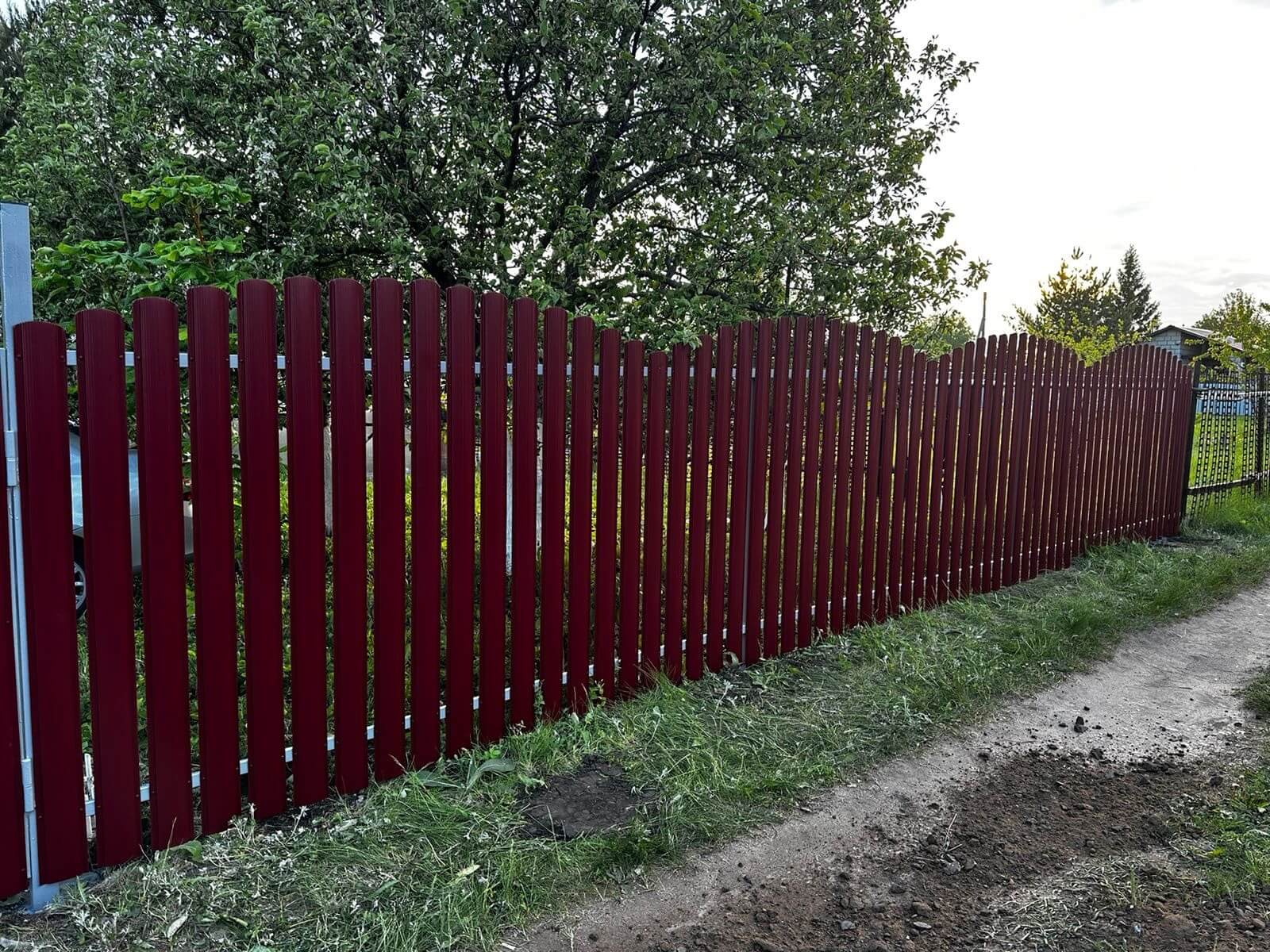 Забор из евроштакетника 28м RAL3005 Красное Вино фото 3 в Сыктывкаре