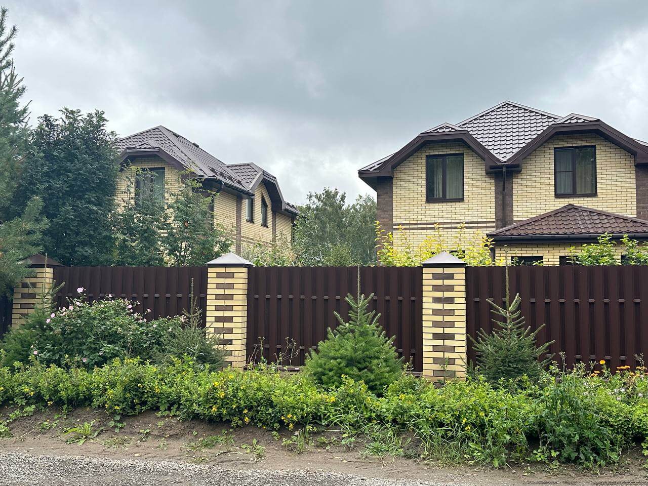 Забор из евроштакетника 24м RAL8017/8017 Шоколад двусторонний фото 1 в Сыктывкаре