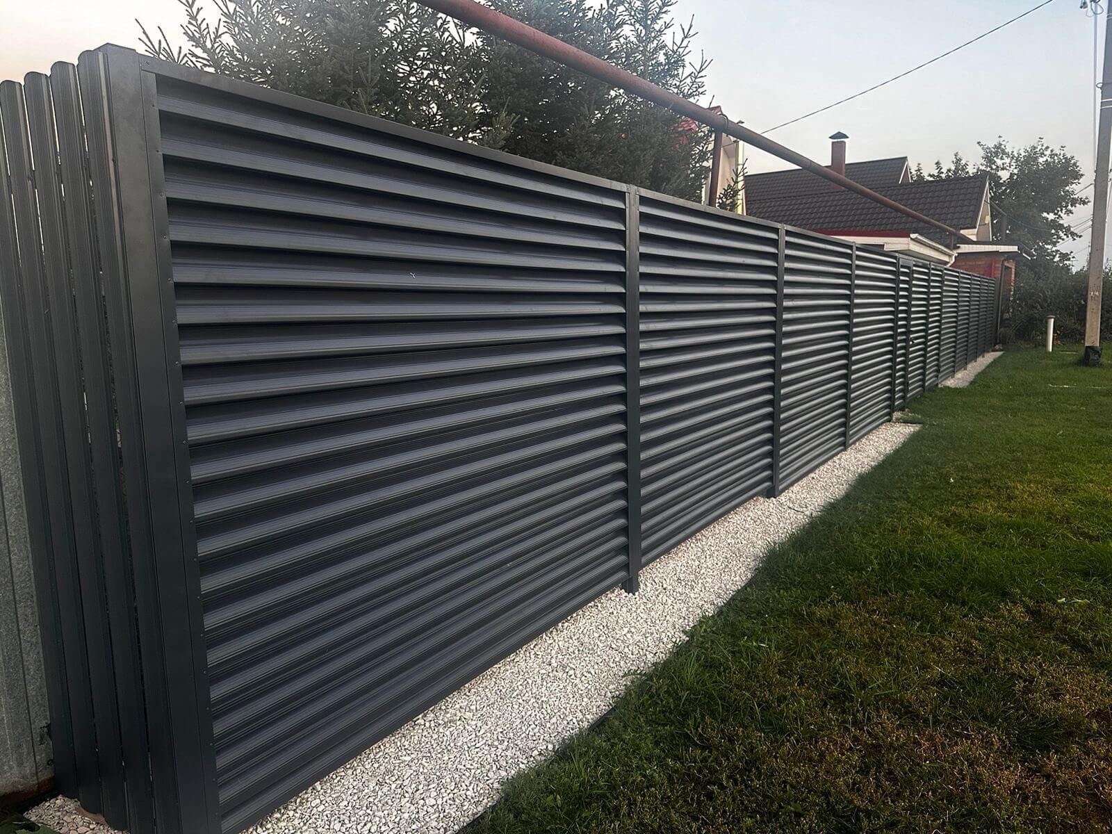 Забор из ламелей Еврожалюзи 26м RAL7024/7024 Серый Графит двусторонний фото 4 в Сыктывкаре
