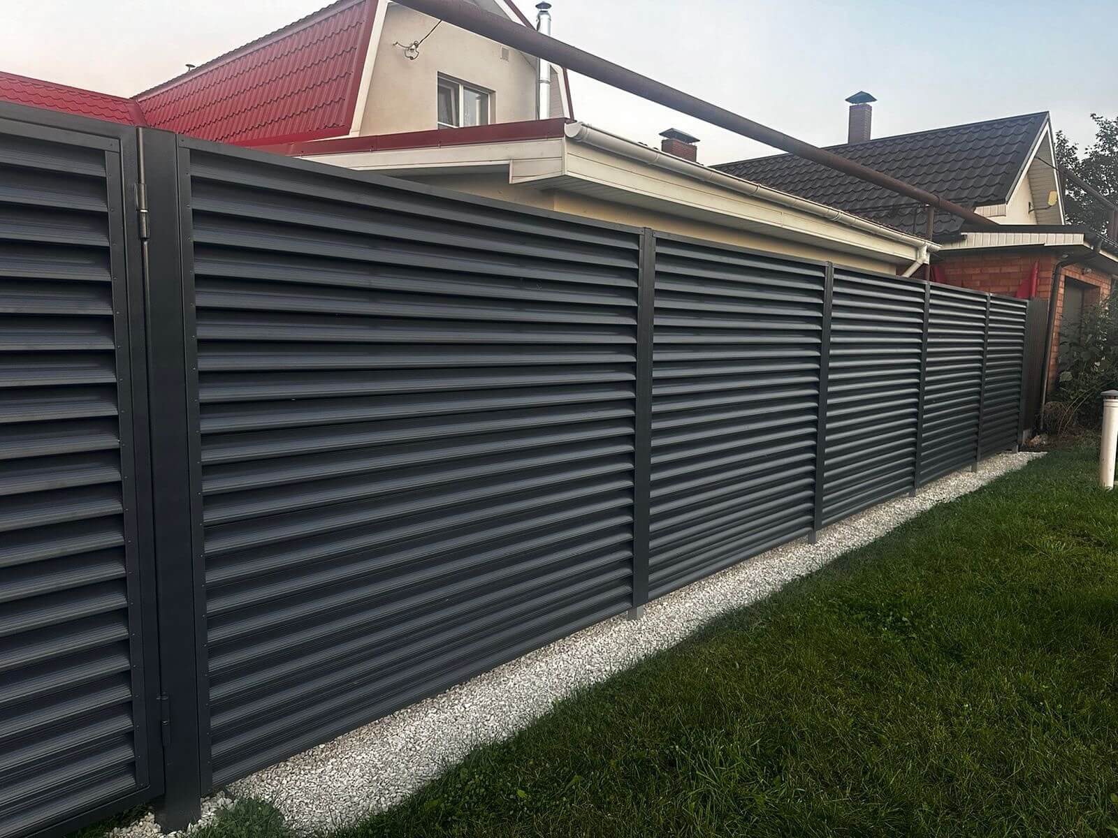 Забор из ламелей Еврожалюзи 26м RAL7024/7024 Серый Графит двусторонний фото 3 в Сыктывкаре