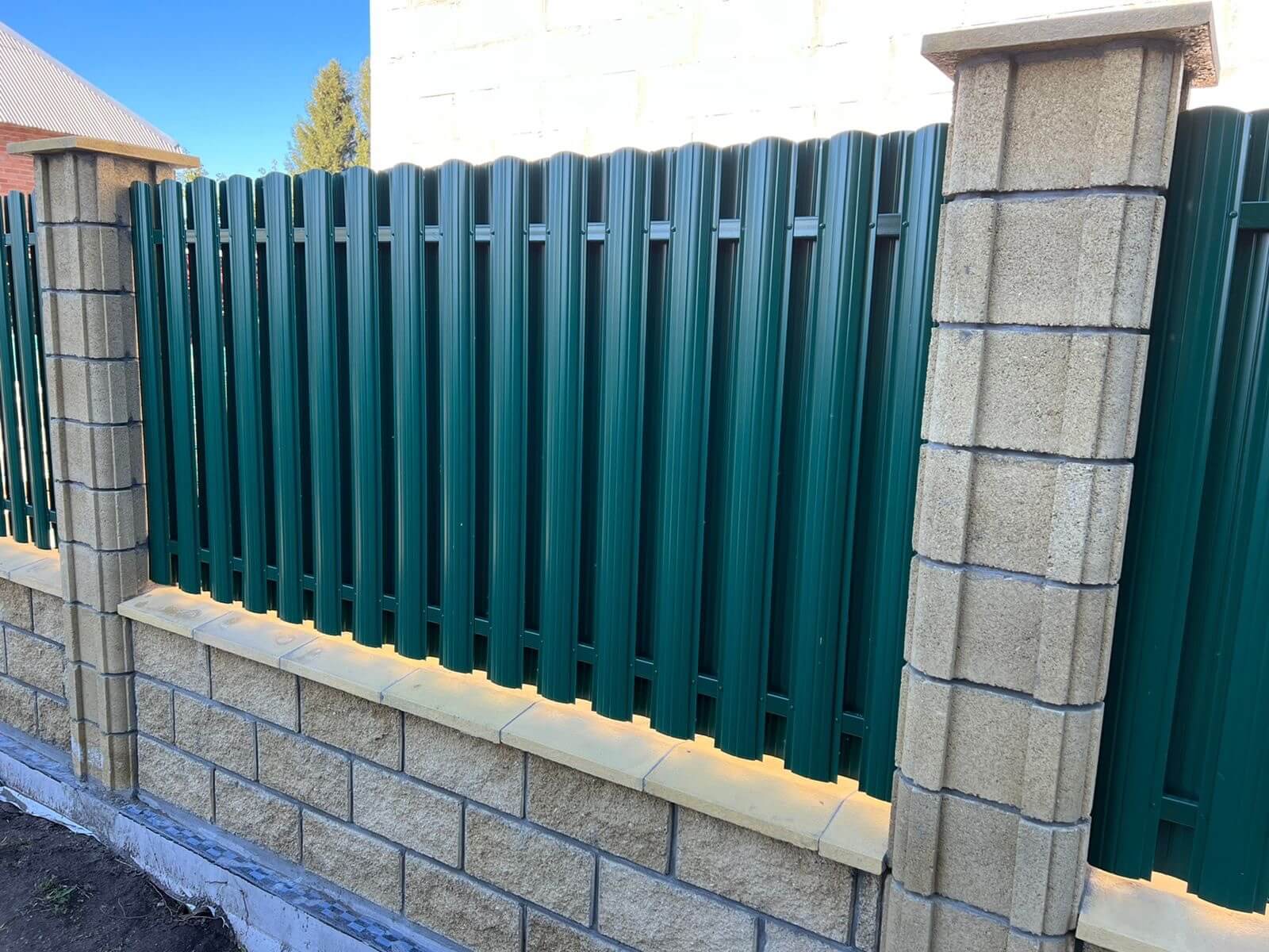 Забор из евроштакетника 22м RAL6005/6005 Зеленый Мох двусторонний фото 6 в Сыктывкаре