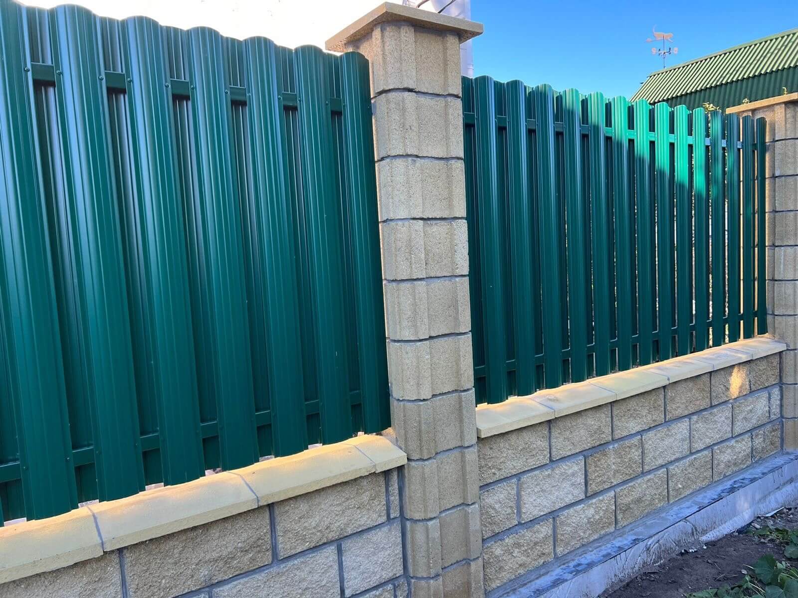 Забор из евроштакетника 22м RAL6005/6005 Зеленый Мох двусторонний фото 1 в Сыктывкаре