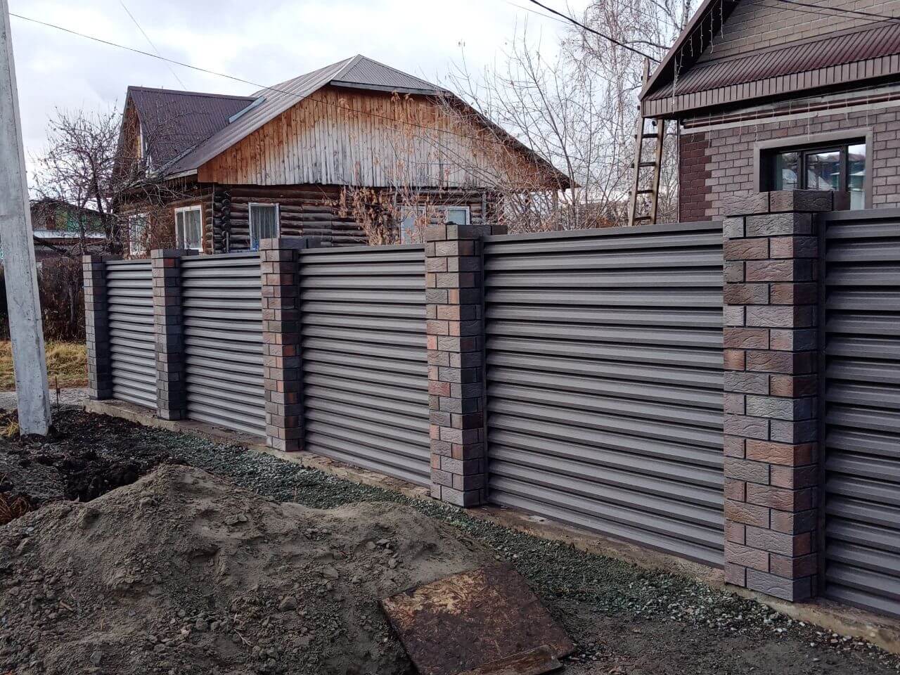 Забор-жалюзи из ламелей ЭКО-Z-US (усиленные) 30м RAL8019/8019 Темный Шоколад двусторонний МАТТЕ в Сыктывкаре