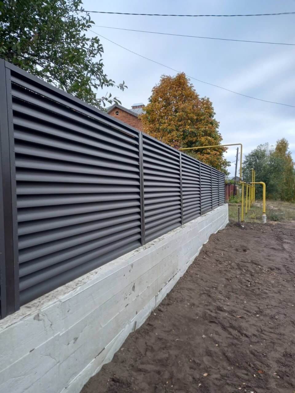 Забор из ламелей еврожалюзи 34м RAL8019/8019 Темный Шоколад двусторонний МАТТЕ в Сыктывкаре