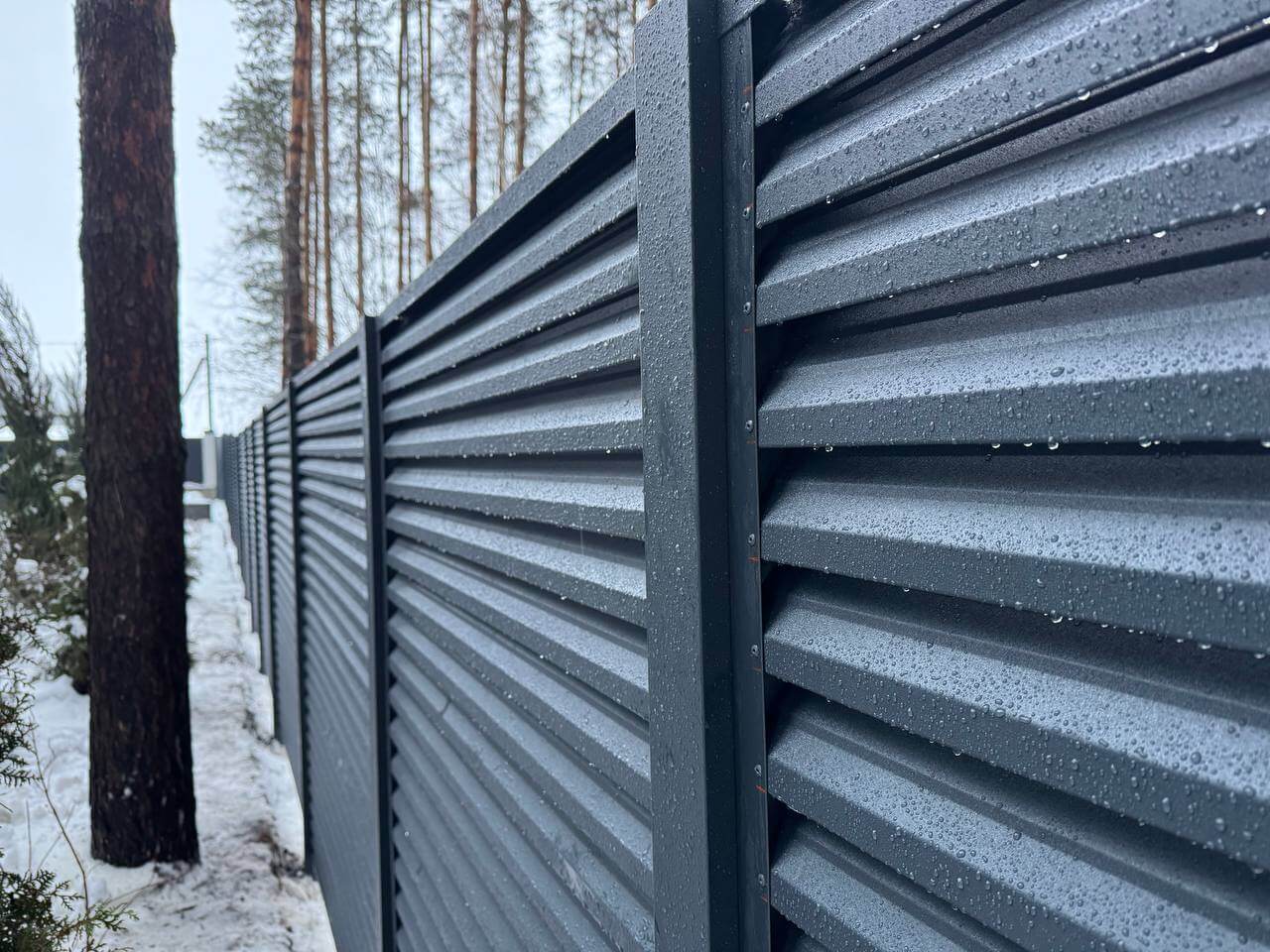 Забор-жалюзи из ламелей ЭКО-Z-US 54м RAL7024/7024 Серый Графит двусторонний МАТТЕ фото 1 в Сыктывкаре