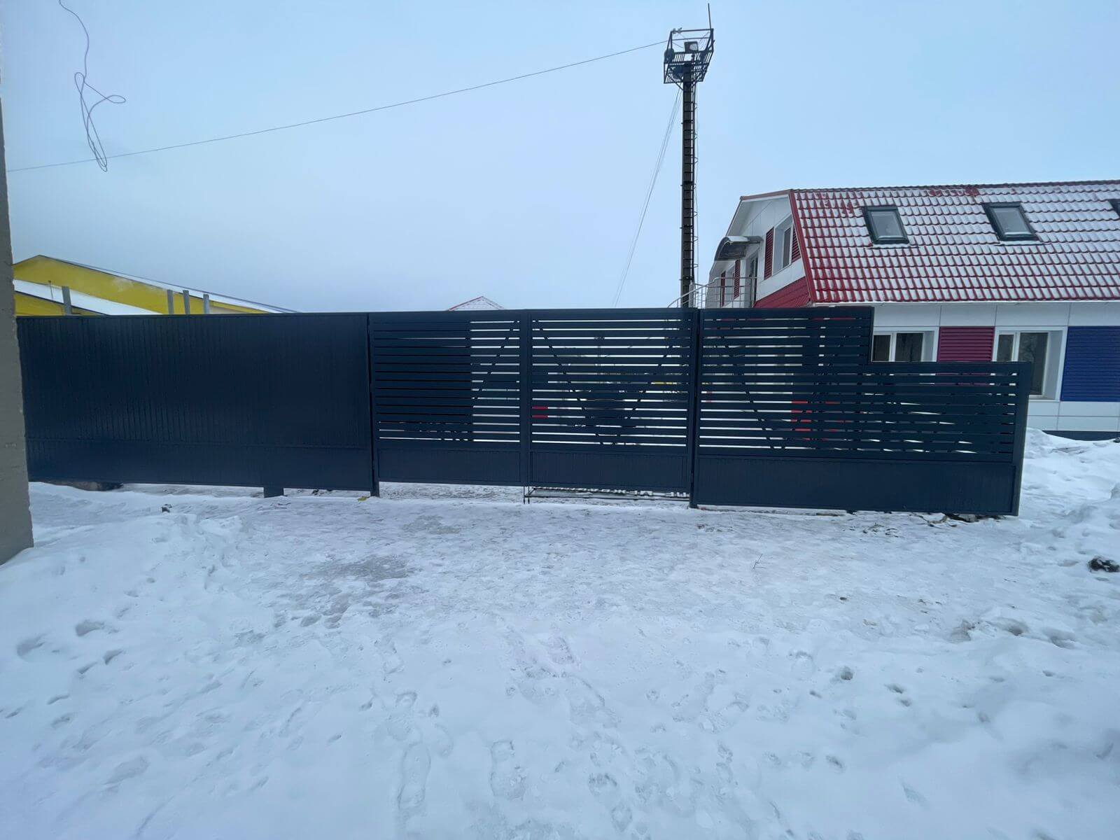 Забор-ранчо из металлического планкена 11м RAL7024 Серый Графит фото 2 в Сыктывкаре