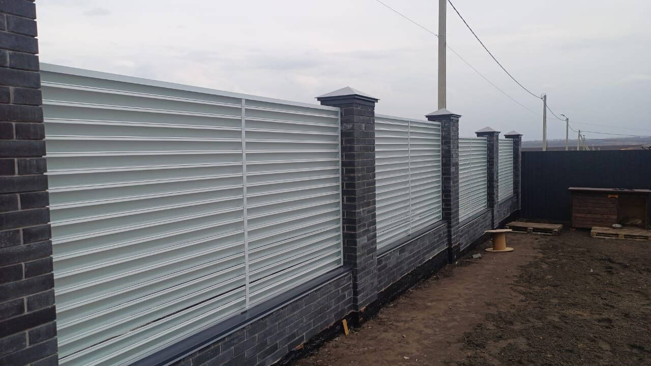 Забор-жалюзи из ламелей ЭКО-Z 94м RAL9003/9003 Белый двусторонний фото 1 в Сыктывкаре
