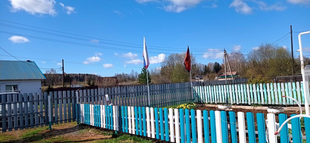 Забор из евроштакетника 16м RAL5021 Морская Волна, RAL9003 Белый фото 3 в Сыктывкаре