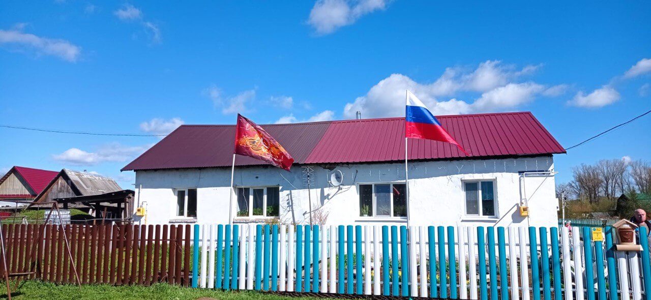 Забор из евроштакетника 16м RAL5021 Морская Волна, RAL9003 Белый в Сыктывкаре