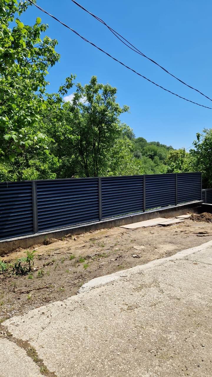 Забор-жалюзи из ламелей еврожалюзи 23м RAL7024/7024 Серый Графит двусторонний МАТТЕ фото 2 в Сыктывкаре