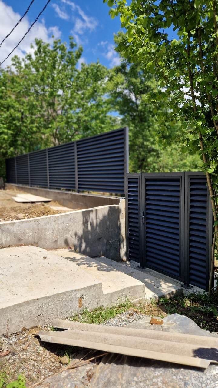 Забор-жалюзи из ламелей еврожалюзи 23м RAL7024/7024 Серый Графит двусторонний МАТТЕ фото 1 в Сыктывкаре