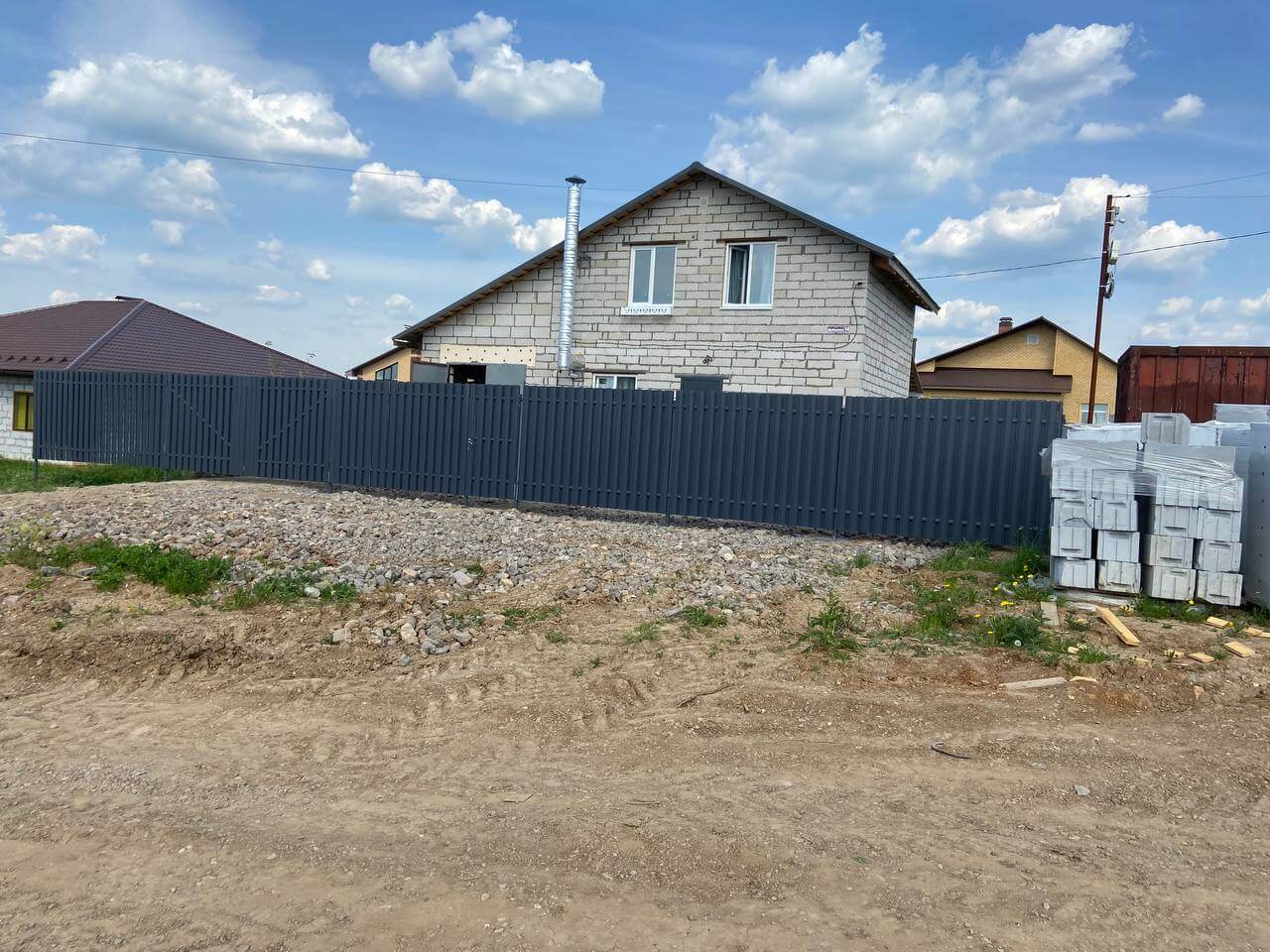 Забор из евроштакетника 16м RAL7024 Серый Графит фото 6 в Сыктывкаре