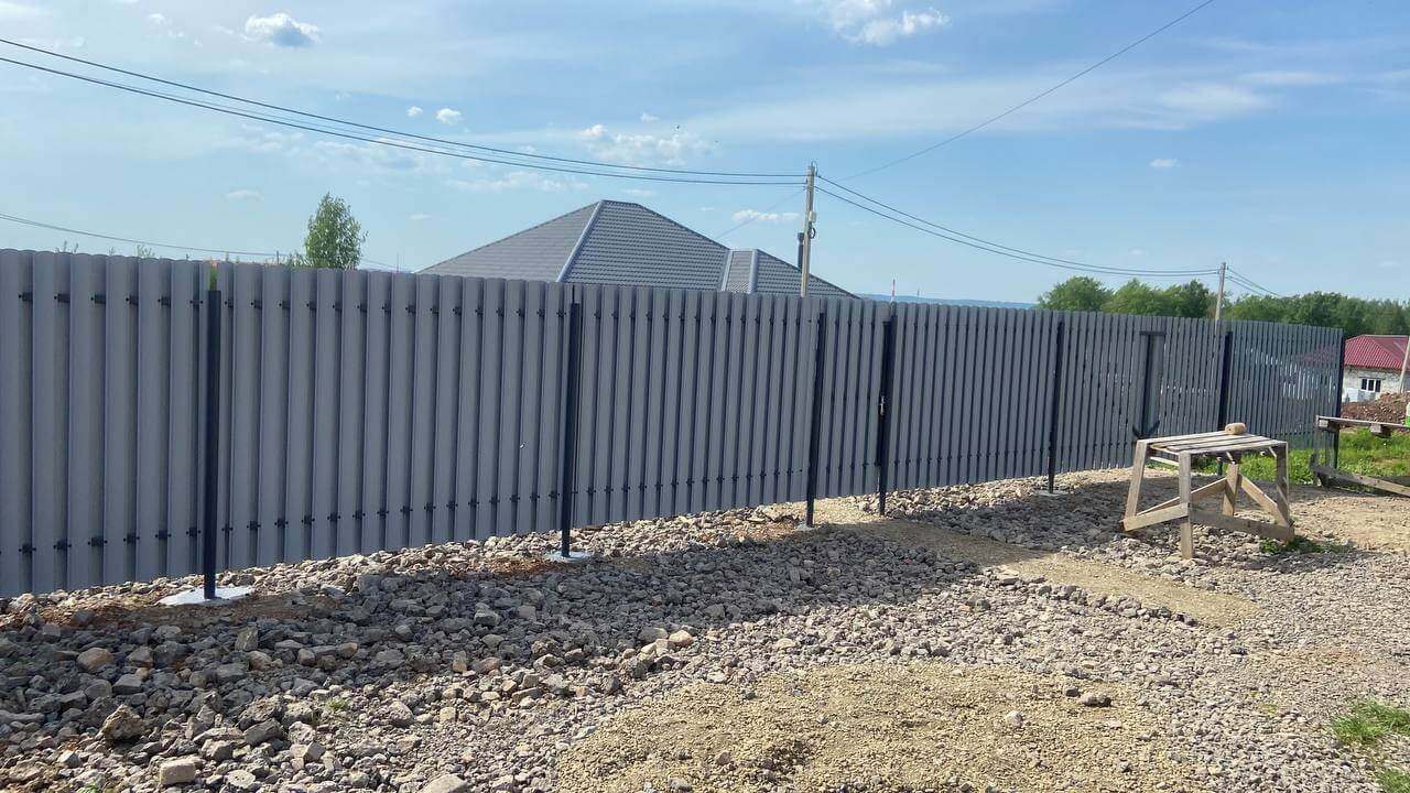 Забор из евроштакетника 16м RAL7024 Серый Графит фото 2 в Сыктывкаре