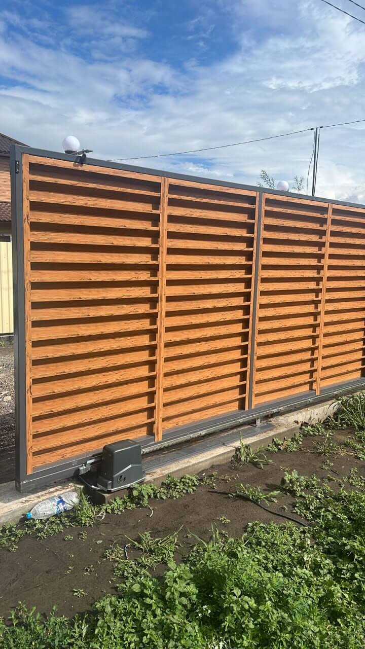 Забор-жалюзи из ламелей Хай-Тек 57м Кипарис 2xPrintech двусторонний фото 1 в Сыктывкаре
