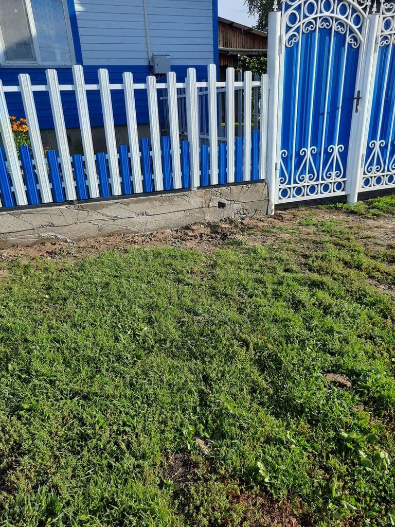 Забор из евроштакетника 14м RAL9003 Белый, RAL5005 Синий Сигнал фото 2 в Сыктывкаре